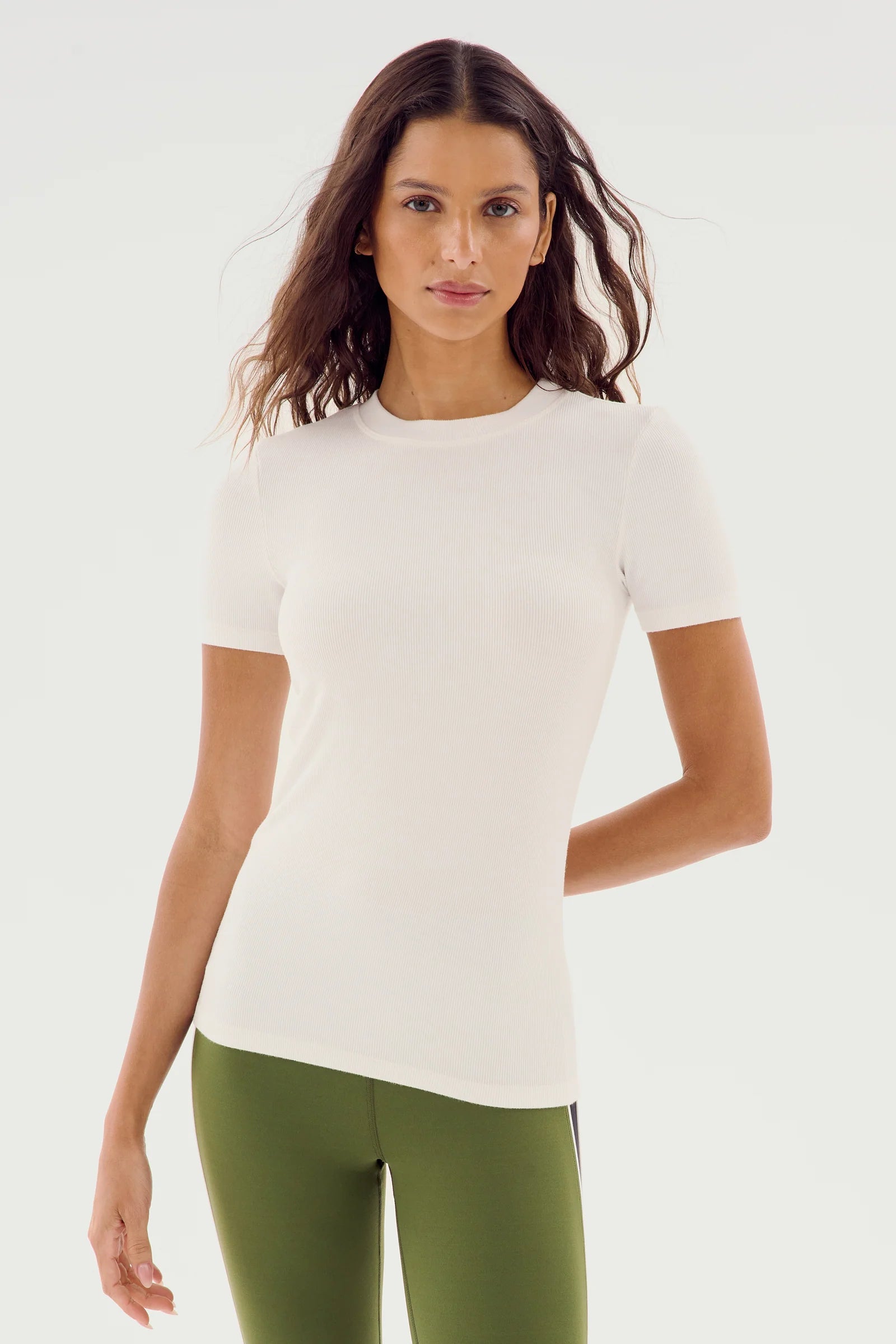 05_LOUISE_RIB_SHORT_SLEEVE_C2007_WHITE_MARGOT_RIGOR_LEGGING_E8133_OLIVE_D2_004_1600x_2831126f-7589-486d-ae33-4bd08d636991.webp