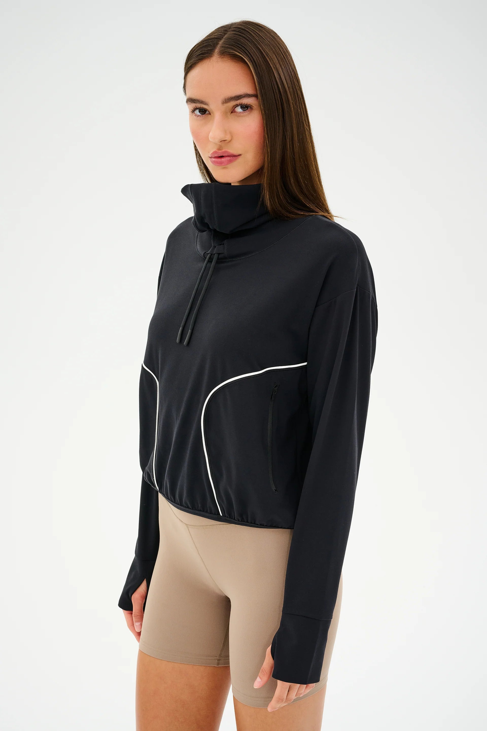 14_ROSIEAIRWEIGHTJACKETBLACKI5009_D1_0033_1920x_f2f9b95e-4c8c-4276-abfb-33d61133d8ab.webp