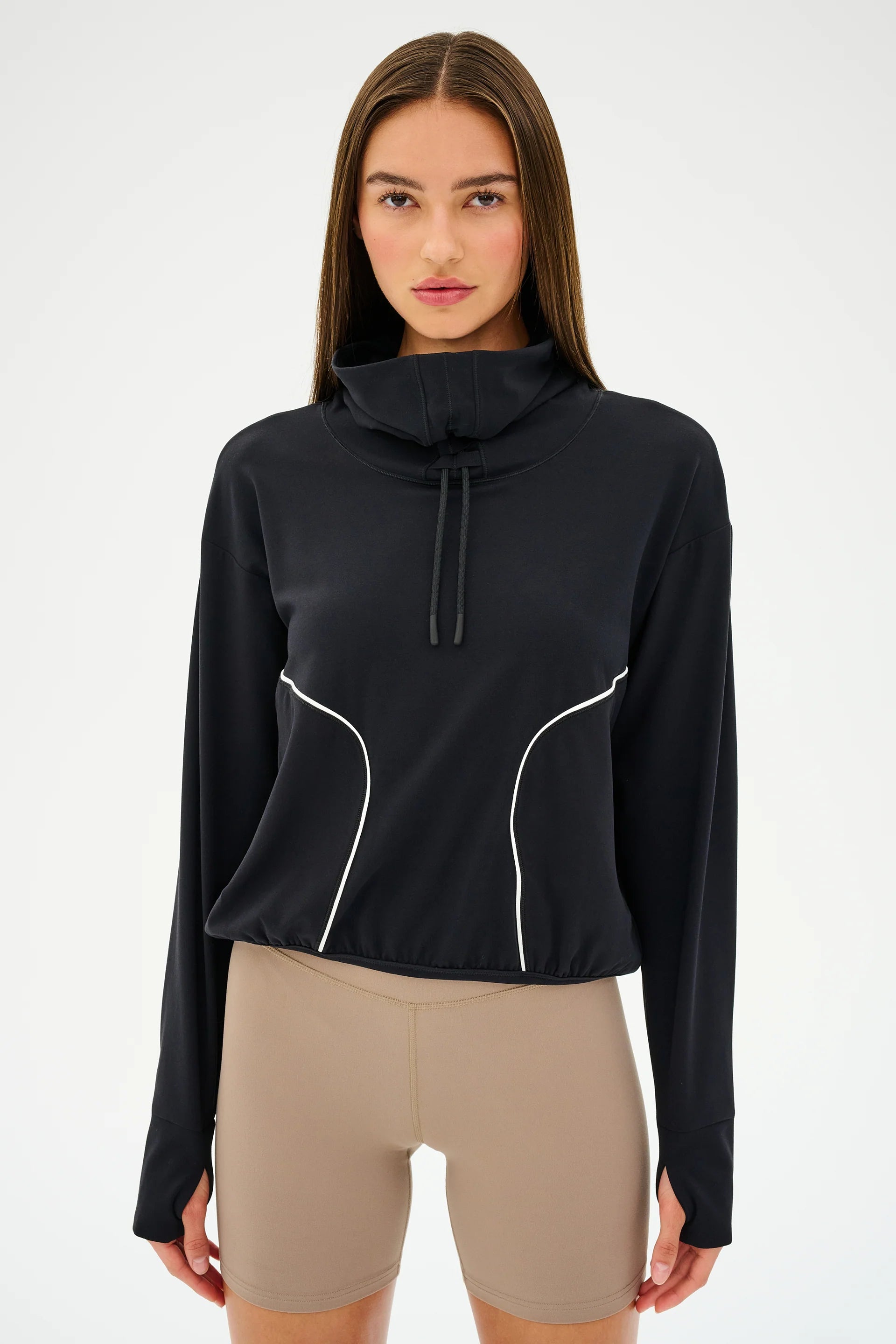 14_ROSIEAIRWEIGHTJACKETBLACKI5009_D1_0034_1920x_97cfcf6c-327b-4a6a-b638-764e401983ec.webp